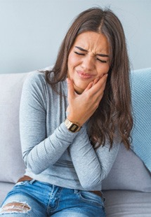 a woman experiencing a dental emergency near Lake Travis